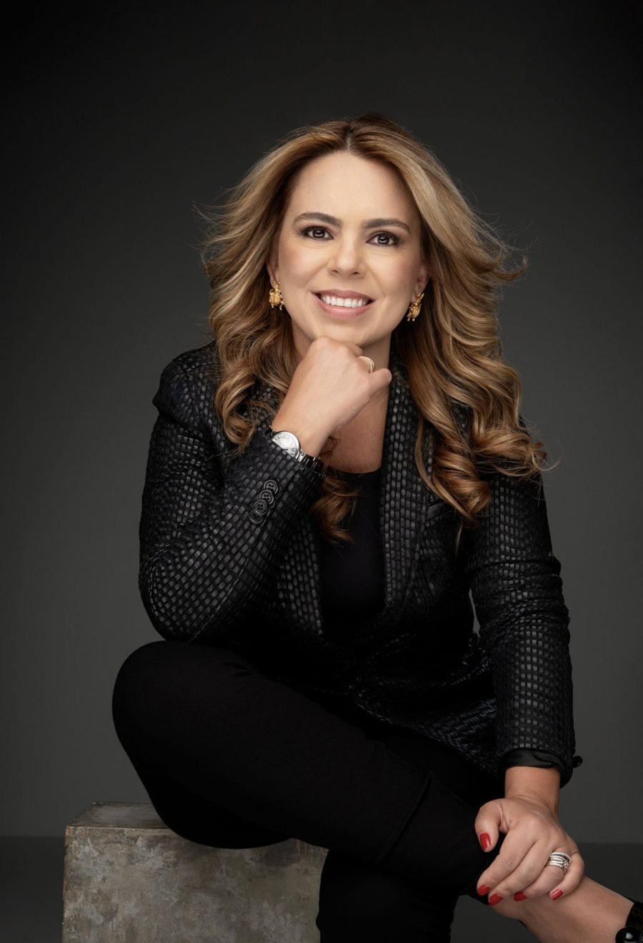 Mariajosé Quiceno con la mano en el mentón